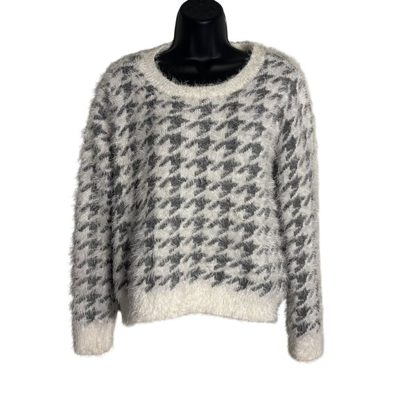 Houndstooth Fuzzy Sweater By Mudd Gray & White Soft Knit Pullover Size Small - Picture 1 of 7